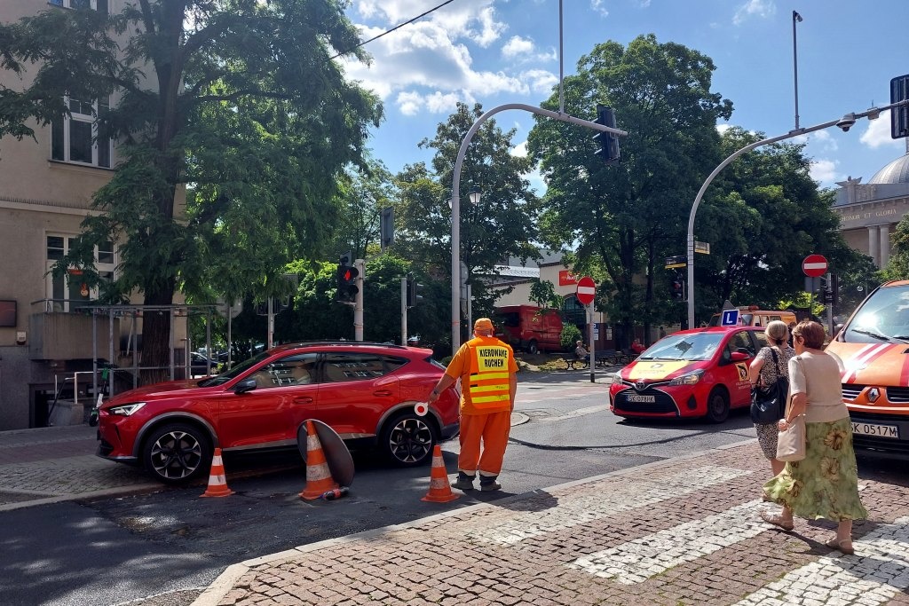 Trwa wymiana nawierzchni w centrum Katowic. Robi się małe zamieszanie