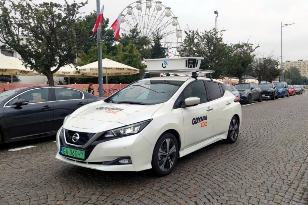 Elektryczne samochody ze „skrzynką” na dachu będą kontrolowały kierowców. Coraz bliżej ważnego zakupu