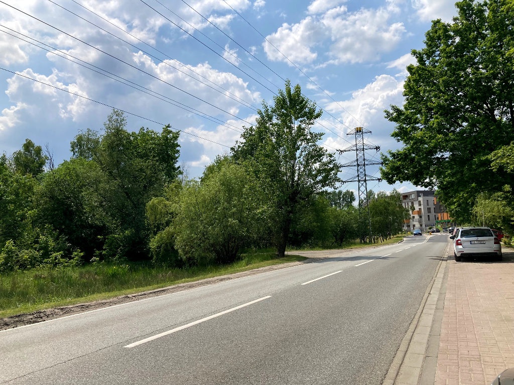 Z dużym opóźnieniem rozpoczyna się budowa ciągu pieszo-rowerowego wzdłuż ul. Meteorologów