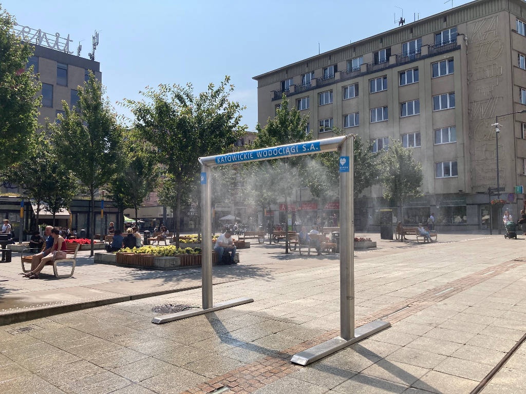 W kilku miejscach Katowic stanęły kurtyny wodne