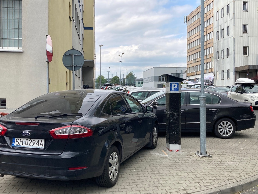 Nie tylko stały meldunek jako warunek wyrobienia parkingowej karty mieszkańca. Rada Dzielnicy Śródmieście zgłasza wiele uwag do projektu uchwały parkingowej