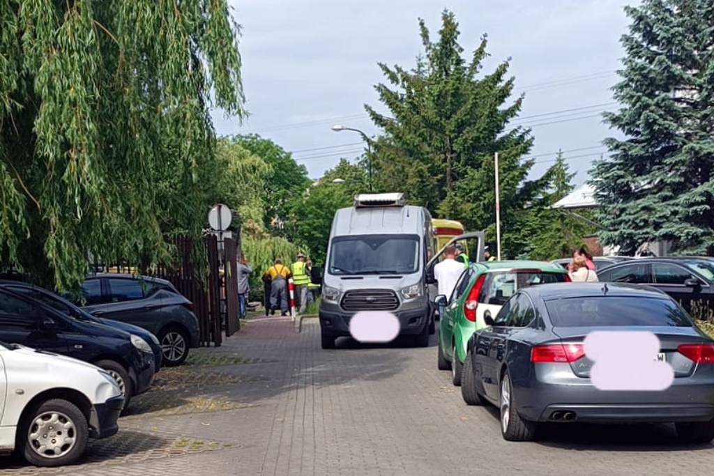 Śmiertelne potrącenie na os. Tysiąclecia. Kierowca cofał i nie zauważył kobiety