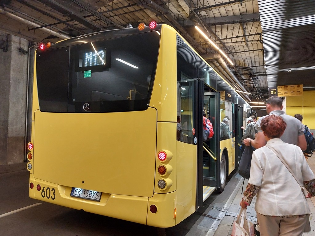 Falstart autobusu M13. Ledwo wyjechała nowa metrolinia i już „wypadają” kursy