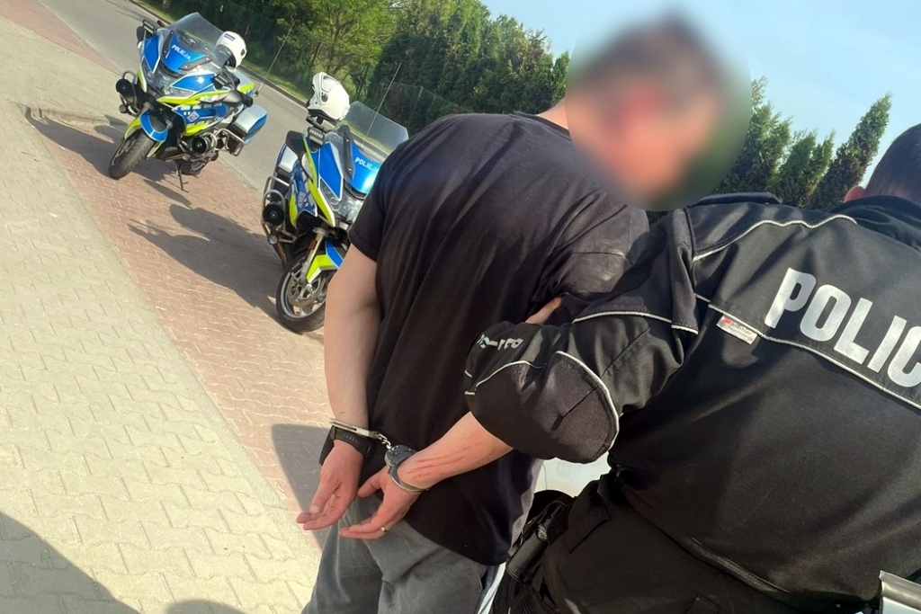 Kompletnie pijany pojechał na zakupy. Sprzedawca zabrał mu kluczyki