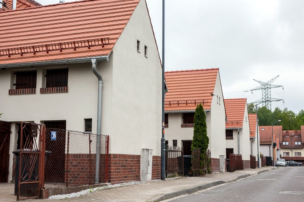 Zabytkowe szeregowce w Giszowcu były w fatalnym stanie. Przeszły gruntowny remont
