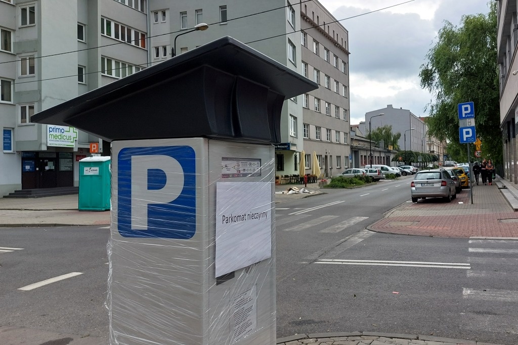 Mieszkańcy nie mają pojęcia, że za kilka miesięcy czeka ich parkingowa rewolucja. Narasta niezadowolenie, snują się domysły [KOMENTARZ]
