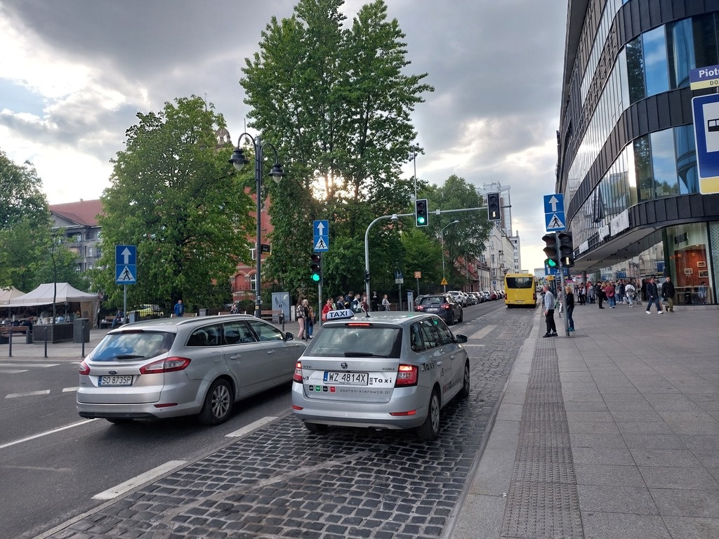 Stają pierwsze tablice systemu ITS. Mogą być utrudnienia w ruchu