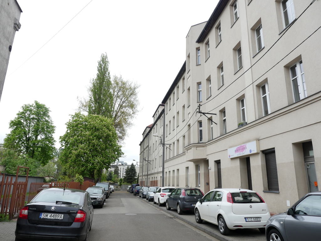 W Katowicach ktoś chce sprzedać mikrokawalerkę o powierzchni 11 m kw. Cena za mieszkanie w Załężu może szokować