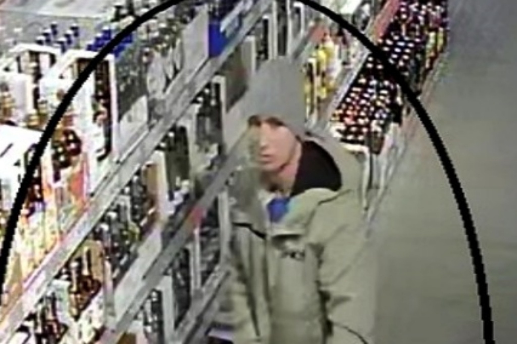 Chciał ukraść alkohol, ale ochroniarz zareagował. Policja publikuje zdjęcia