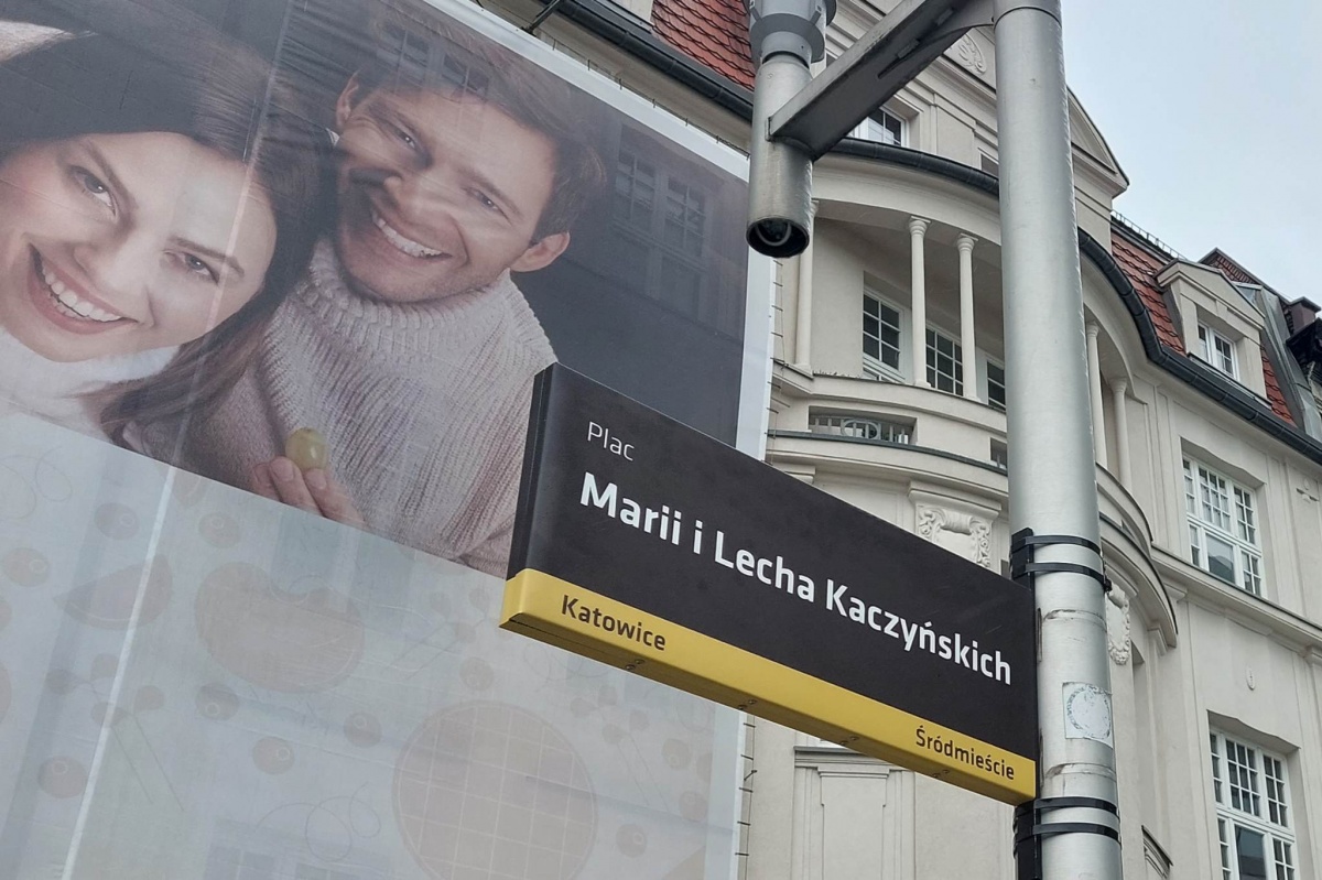 Urzędnik wojewody zdemontował tabliczkę z nazwą placu Wilhelma Szewczyka w Katowicach. Nowa tabliczka 