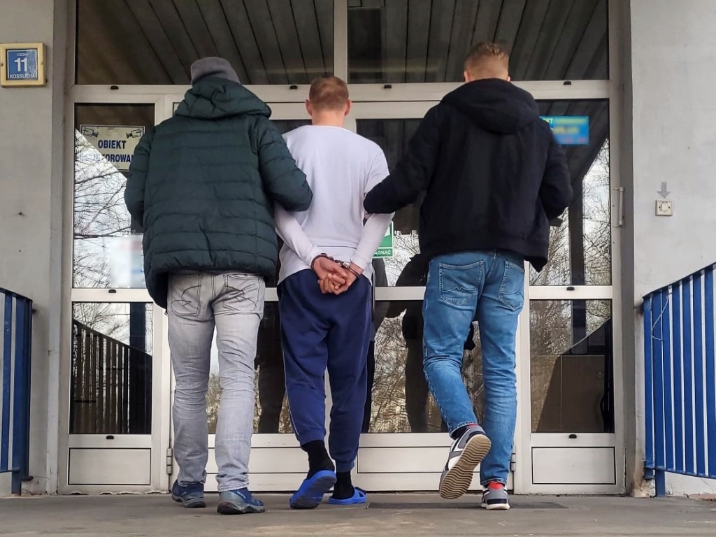 Libacja skończyła się ciężkim pobiciem. 29-latek rzucił się na starszego kolegę
