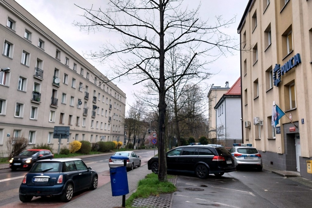 Kobieta za kierownicą miała atak padaczki, a kierowcy tylko trąbili