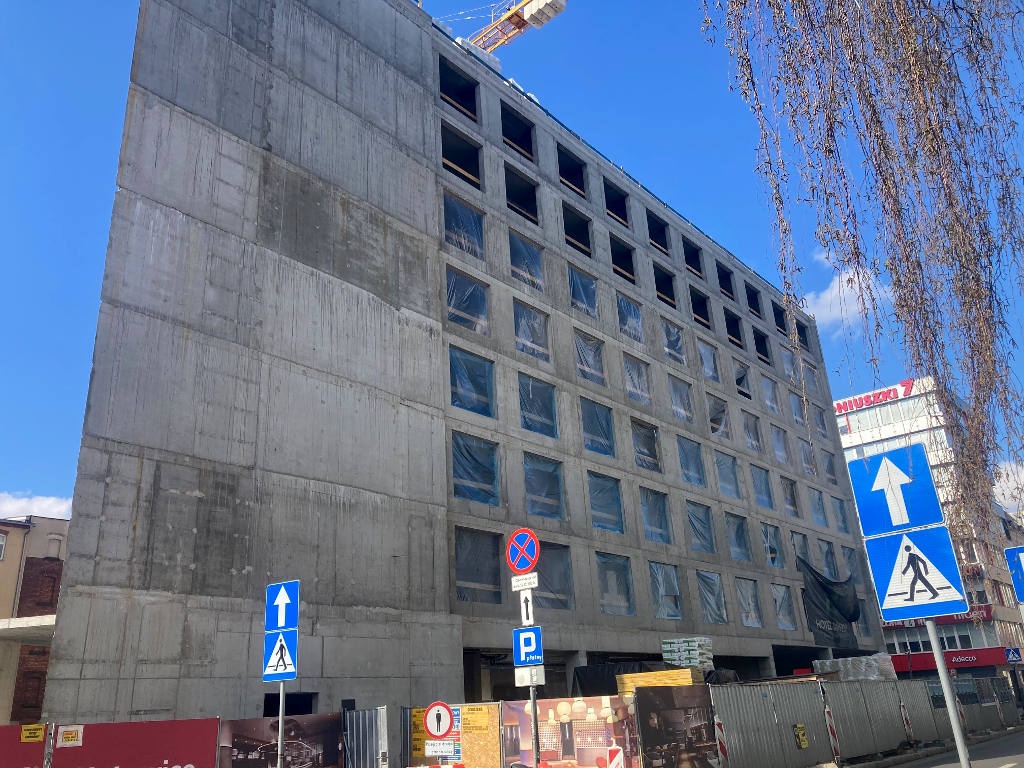 Hotel nad Rawą już w stanie surowym. Będzie gotowy do końca roku