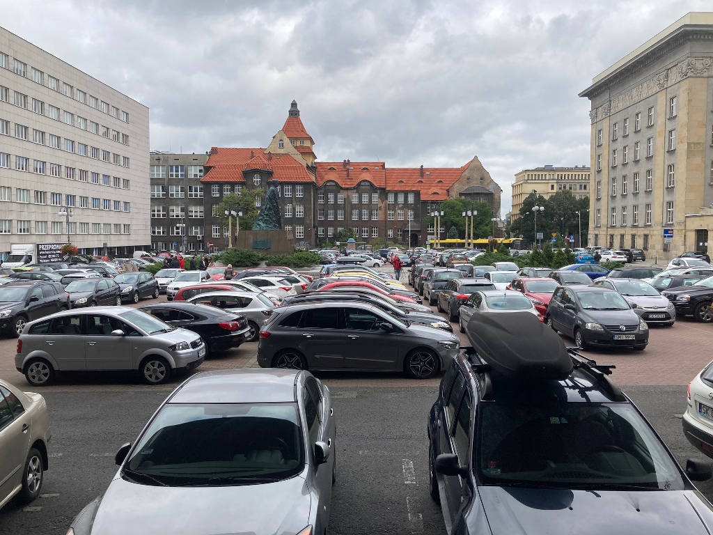 Parking na pl. Sejmu Śląskiego będzie płatny