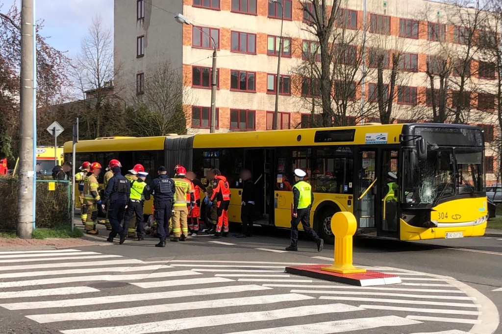 Potrącenie w Katowicach. 10-letni chłopiec na hulajnodze miał nagle skręcić na pasy