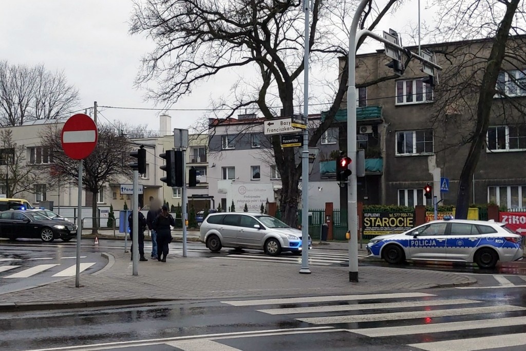 Samochód potrącił pieszą. Dostała wysoki mandat