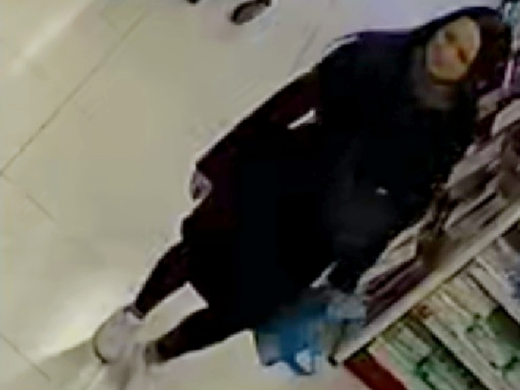 Ukradła perfumy. Policja szuka tej kobiety