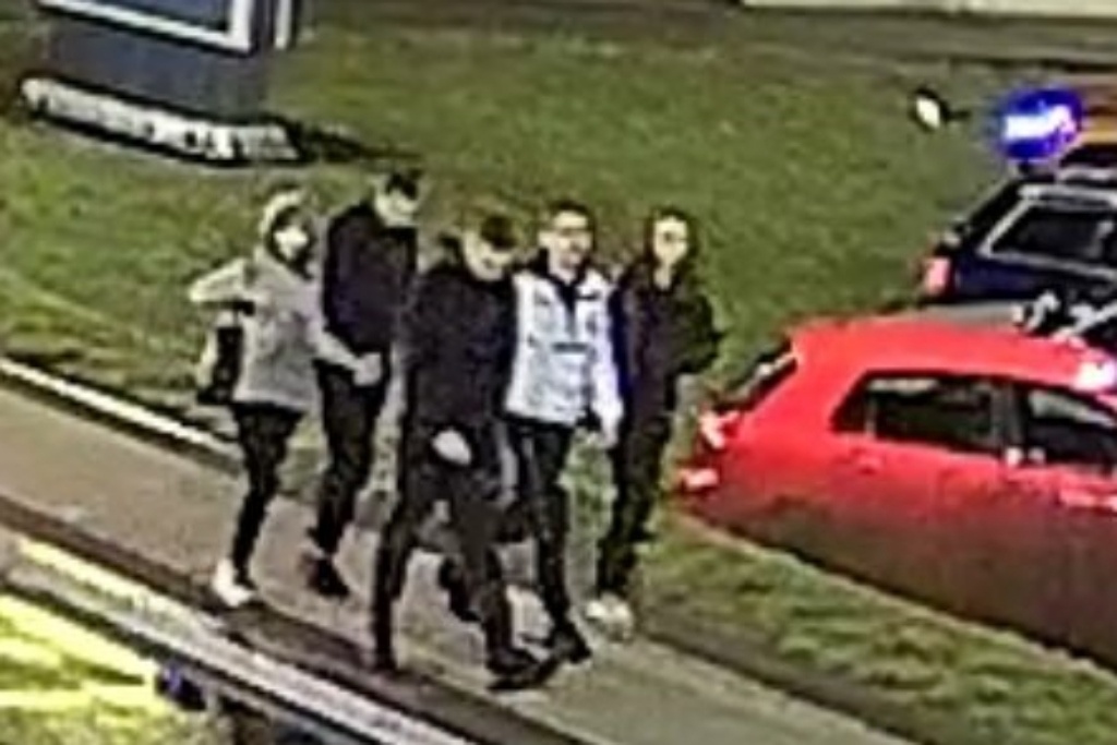 Pobili dwóch nastolatków. Policja poszukuje tych osób