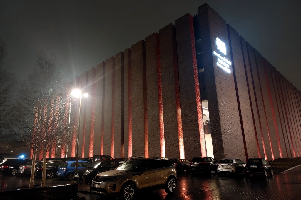 Po naszym tekście radny wnioskuje o trwałe uniemożliwienie nielegalnego parkowania przy NOSPR