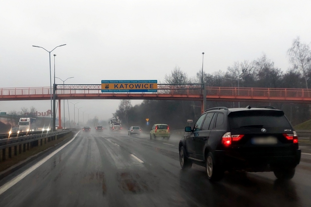 Dzień dobry Katowice. Trwają przygotowania do montażu odcinkowego pomiaru prędkości na DTŚ