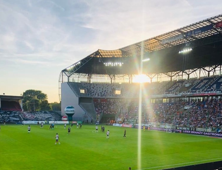 Patologia w Górniku Zabrze. Klub bagatelizuje wybryki kiboli, przez które musi zapłacić wysoką karę