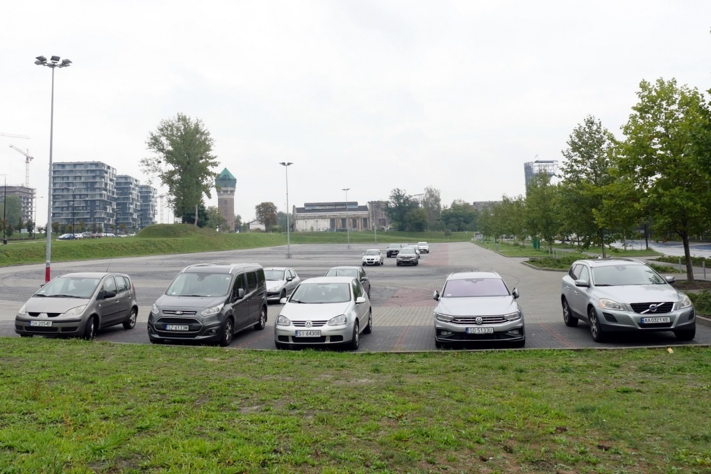 Każdy może sobie wynająć na wyłączność parkingi przy NOSPR, a jak prezydent pozwoli, to nawet za darmo