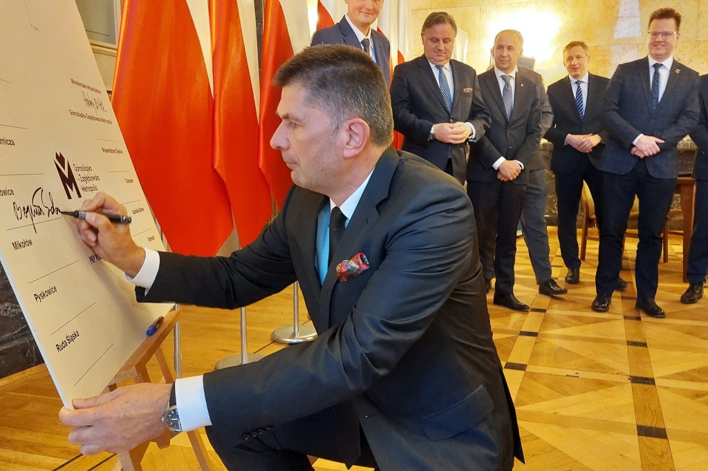 Duży krok w kierunku poprawy oferty kolejowej w Katowicach. Będą trzy inwestycje