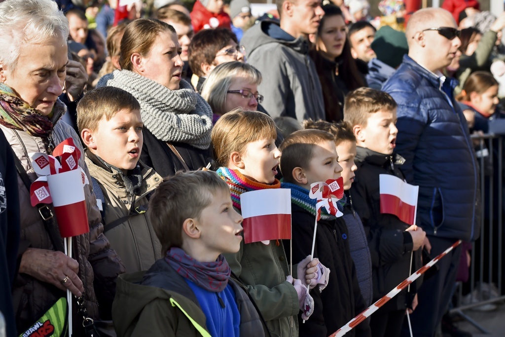 Przelot samolotów wojskowych i koncert Zakopower. Święto Niepodległości na Stadionie Śląskim