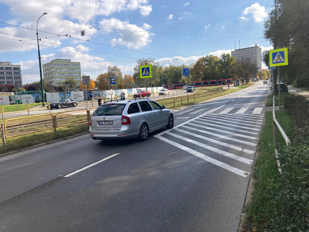 Aleja Korfantego została zwężona na wysokości Słonecznej Pętli