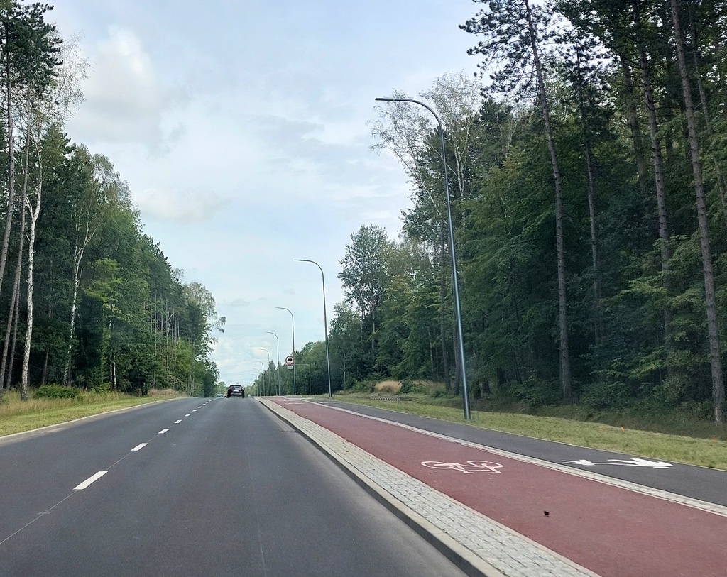 500 tys. zł to za mało na 500 metrów drogi rowerowej i chodnika. Miasto będzie musiało dołożyć