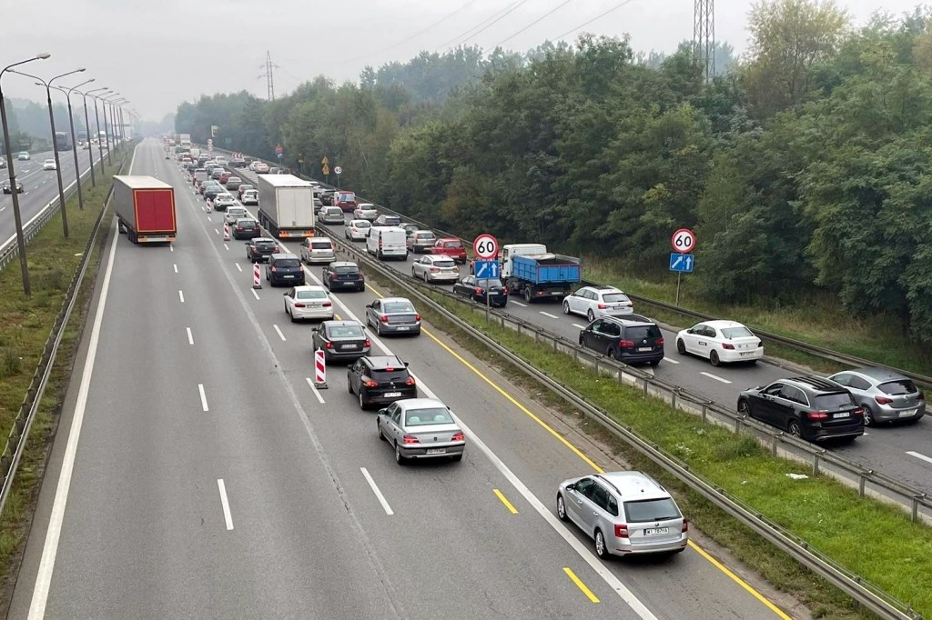 Ruszył remont S86 i jest długi korek. Za kilka dni jeszcze większe utrudnienia