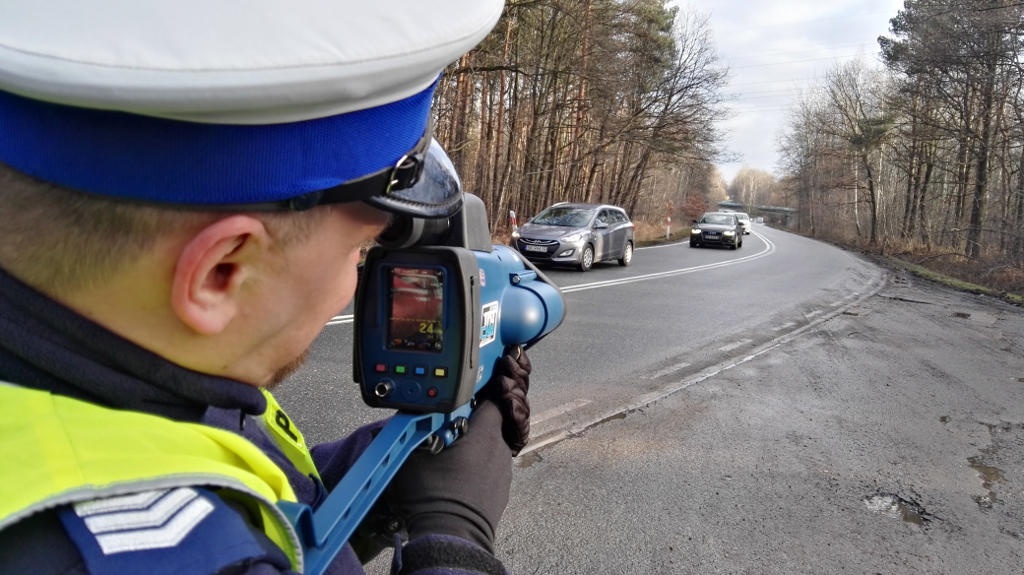 Podwójne stawki mandatów i nawet 15 pkt. karnych za wykroczenie. Od dzisiaj zmiany w przepisach