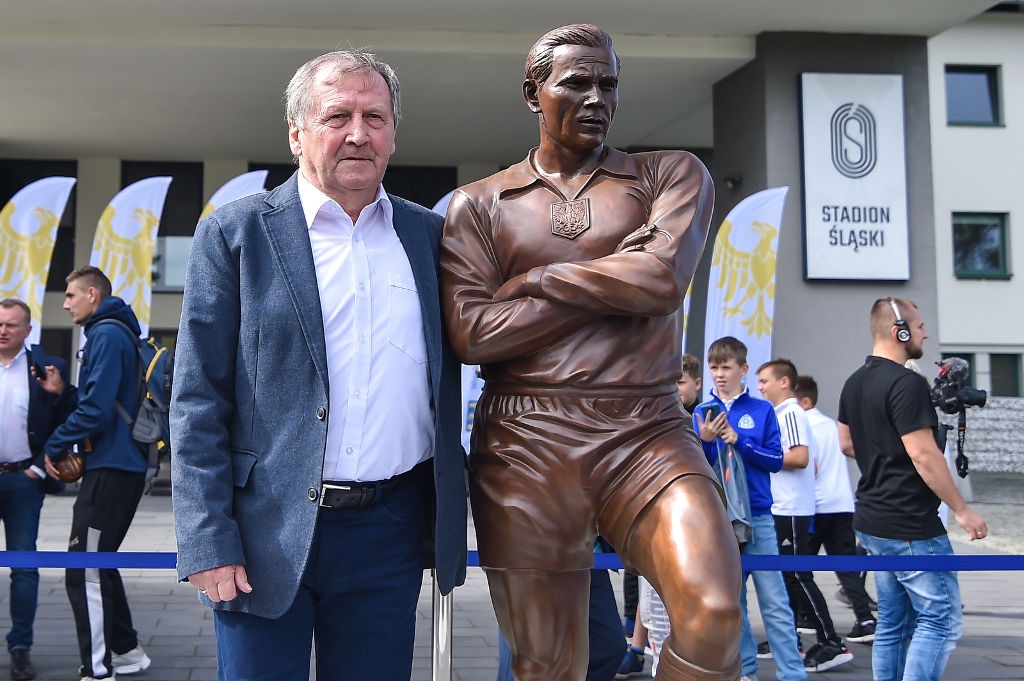 Przed Stadionem Śląskim stanął pomnik Gerarda Cieślika