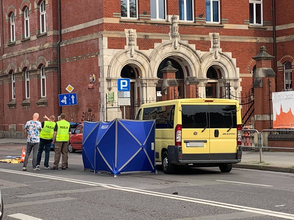 Prokuratura Okręgowa uznała, że umorzenie postępowania w sprawie bójki, która doprowadziła do wypadku na ul. Mickiewicza, było przedwczesne