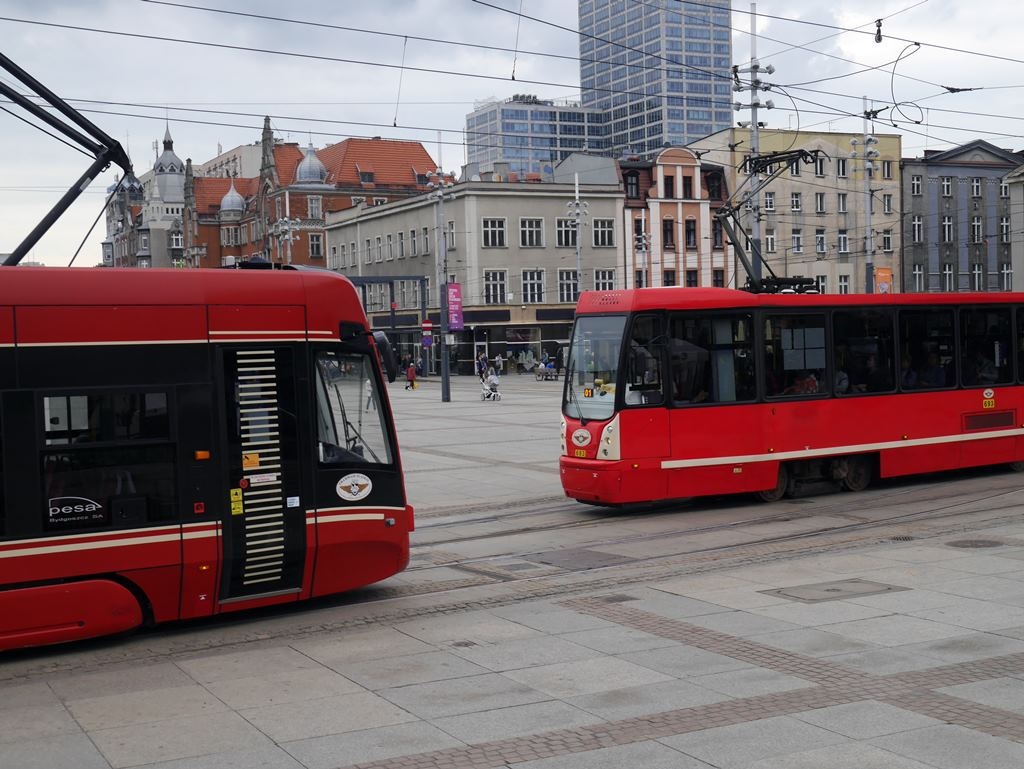Ponad 1000 zł mandatu za wejście w tramwaj z telefonem w ręce