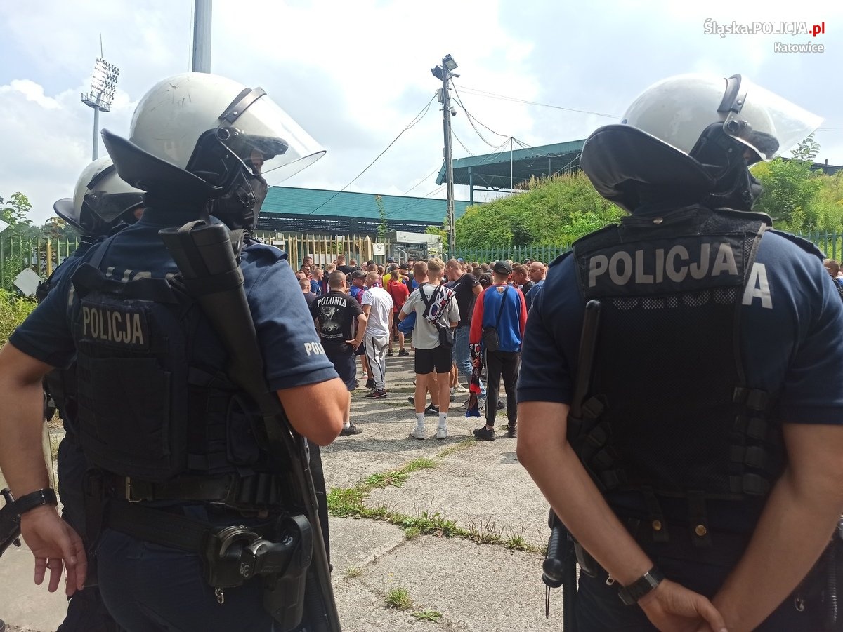 Pijany kibic GKS-u Katowice z Sosnowca został zatrzymany na meczu z Arką Gdynia