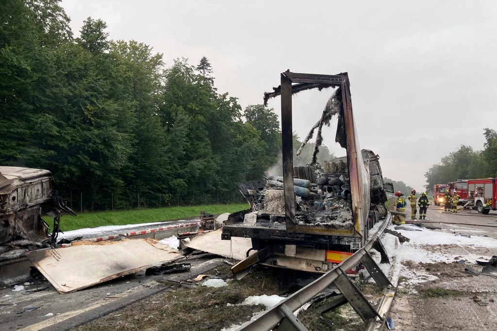 Tragiczny wypadek na autostradzie A4. Kierowca spłonął w ciężarówce