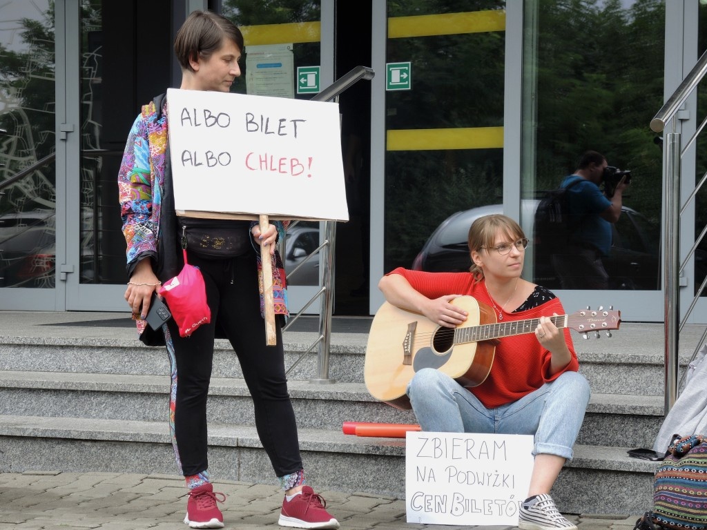 „Transport prawem, nie towarem”. Protest przeciwko podwyżkom cen biletów w ZTM
