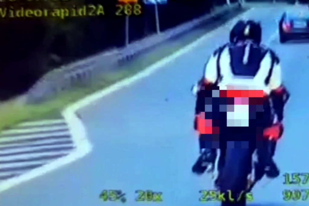 Motocyklista pędził przez Katowice. Zapłaci kilkanaście tysięcy złotych [WIDEO]