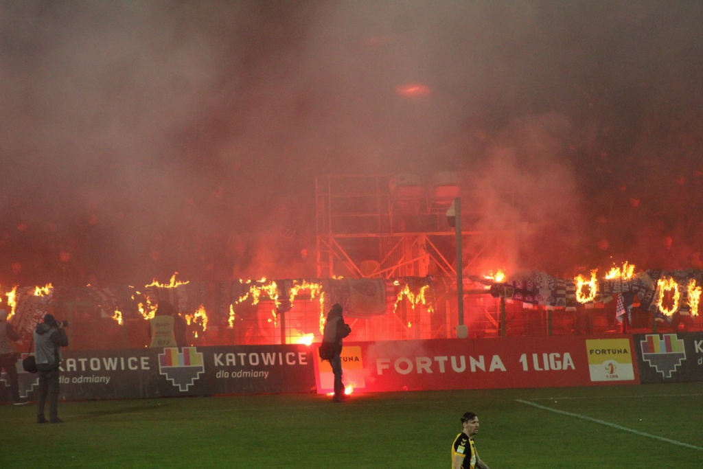 Część kibiców GKS-u ogłosiła bojkot meczów na stadionie przy ul. Bukowej. Chodzi o pieniądze i wpływ na klub