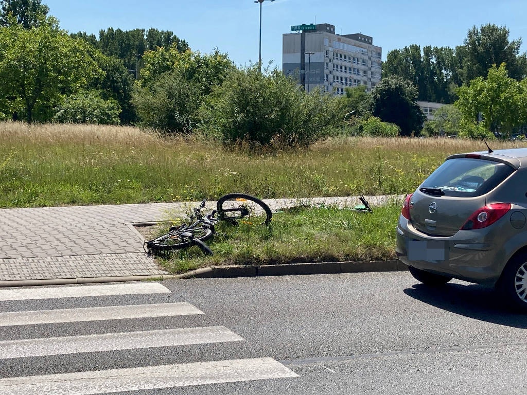 Potrącenie 12-latki na przejściu dla pieszych na ul. Mikołowskiej. Jechała na rowerze