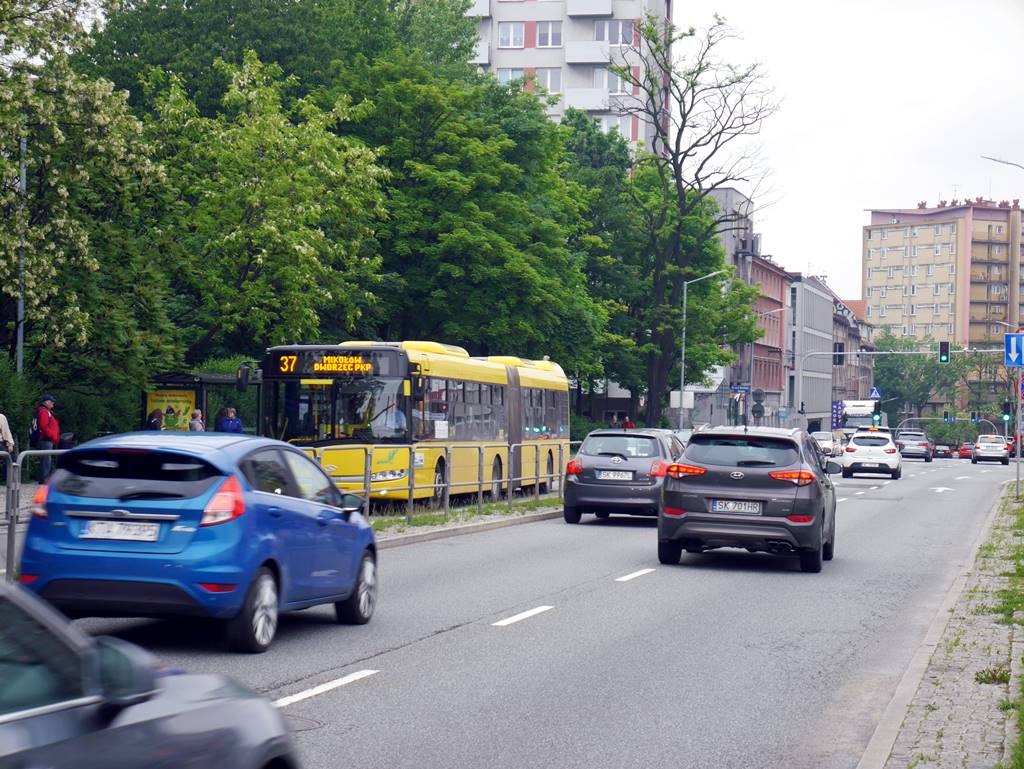 ZTM chwali się nową metrolinią, a mieszkańcy ją krytykują