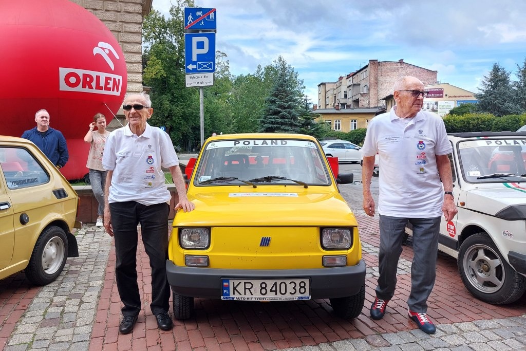 3 tys. kilometrów maluchami. Z Bielska-Białej do Turynu wyjechał dzisiaj m.in. Sobiesław Zasada