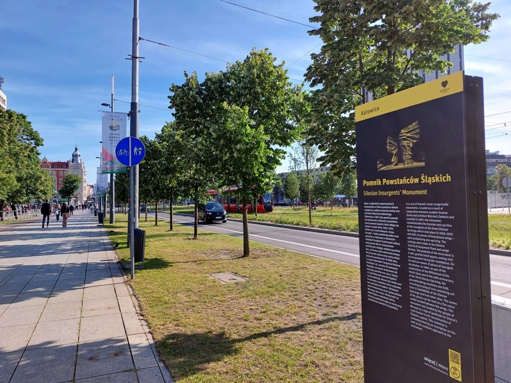 Zakończył się I etap wdrażania SIM w Katowicach. Pojawia się coraz więcej tablic z kodami QR