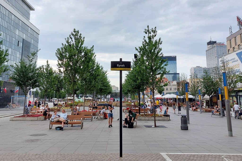 Dzień dobry Katowice. Coraz więcej nowych tabliczek pojawia się w centrum miasta