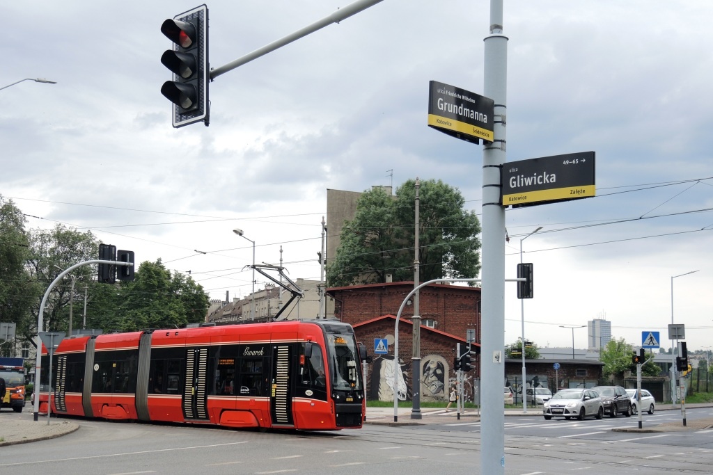 Czytelniczka: w tramwajach nie ma klimatyzacji. Tramwaje Śląskie: w niektórych już jest