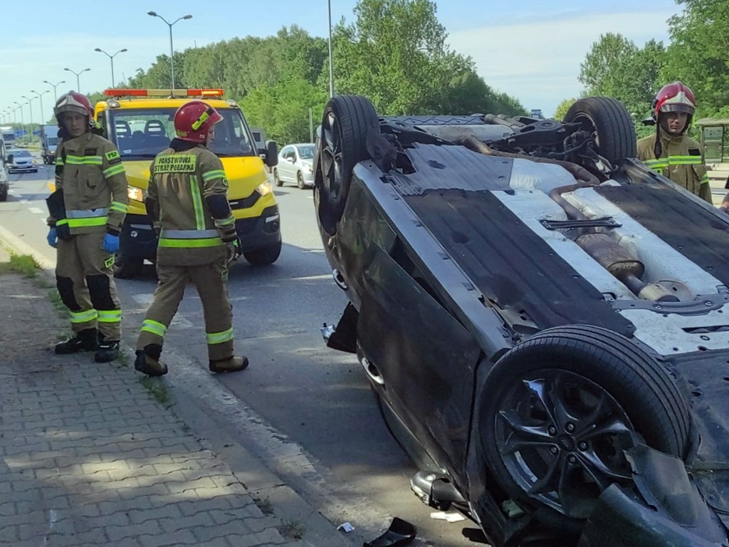 Dachowanie w Katowicach. Spowodował je pijany mężczyzna