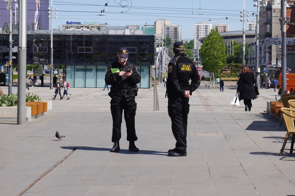 Strażnicy zatrzymali złodzieja, bo wrócił do sklepu po gitarę