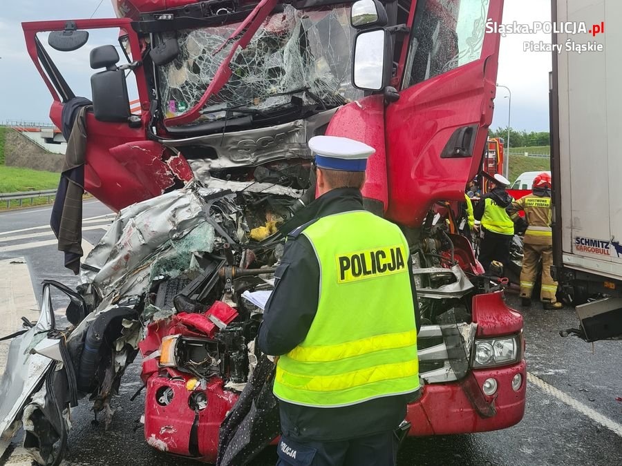 22-letnia kobieta zginęła w wypadku na autostradzie A1. Policja szuka świadków
