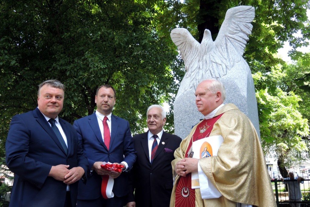 Nowy pomnik w Katowicach odsłonięty. Ma przypominać o bohaterach walk o Lwów